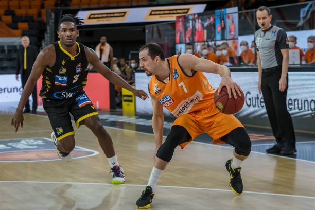 地主动与队 地主动与队