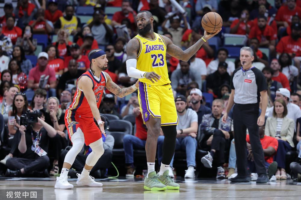 他们通过连 他们通过连